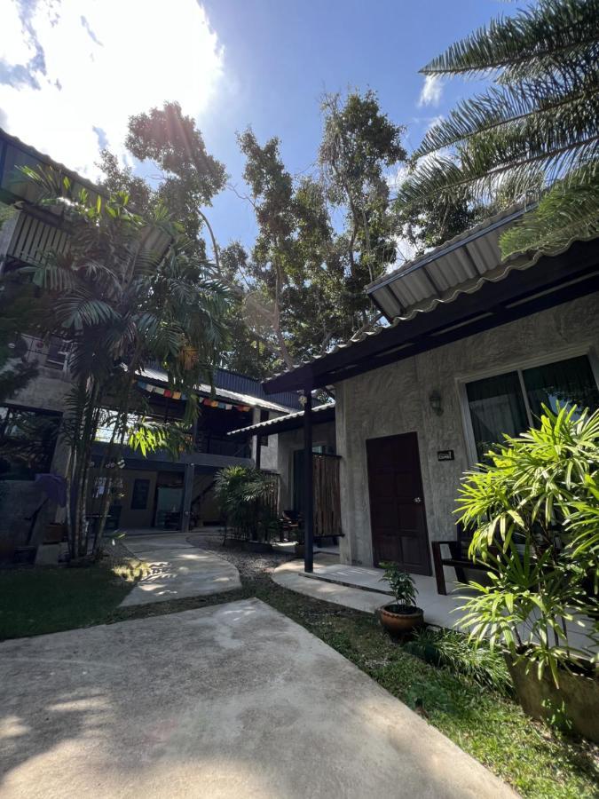 Ao Nang アオナン サード プレイス Bed & Breakfast エクステリア 写真
