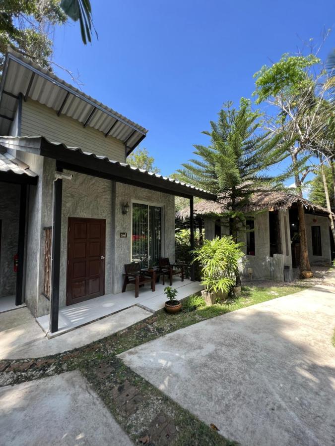 Ao Nang アオナン サード プレイス Bed & Breakfast エクステリア 写真