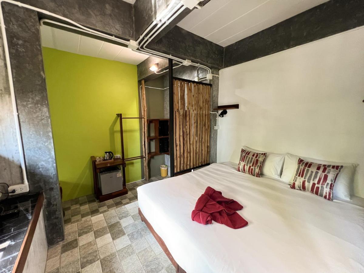 Ao Nang アオナン サード プレイス Bed & Breakfast エクステリア 写真