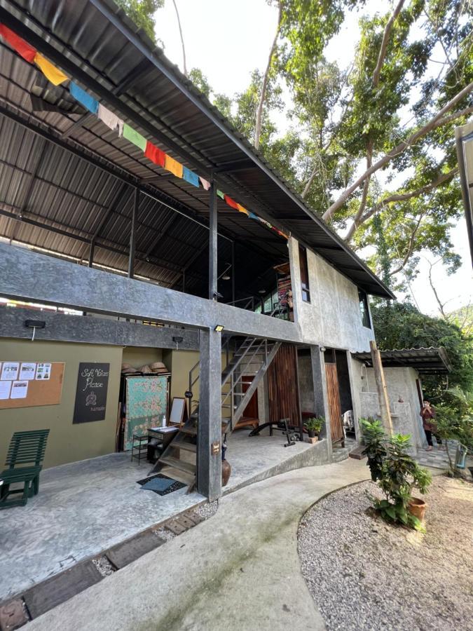 Ao Nang アオナン サード プレイス Bed & Breakfast エクステリア 写真