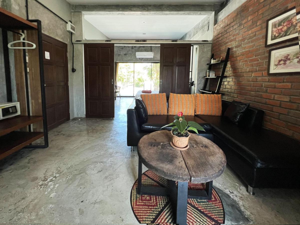 Ao Nang アオナン サード プレイス Bed & Breakfast エクステリア 写真