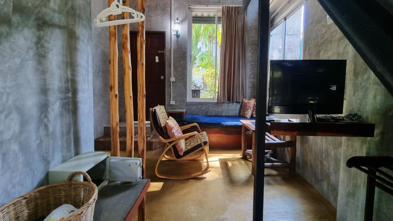 Ao Nang アオナン サード プレイス Bed & Breakfast エクステリア 写真