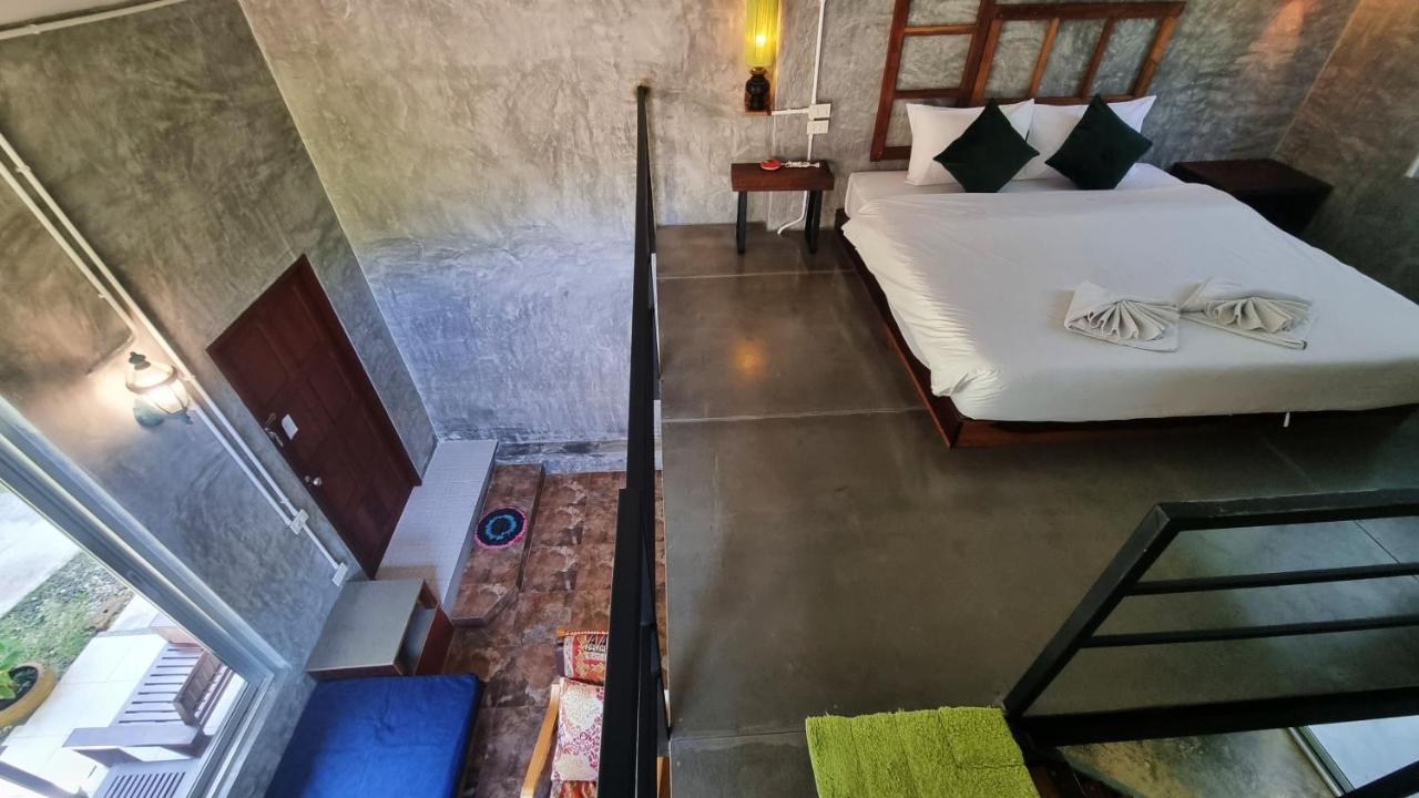 Ao Nang アオナン サード プレイス Bed & Breakfast エクステリア 写真