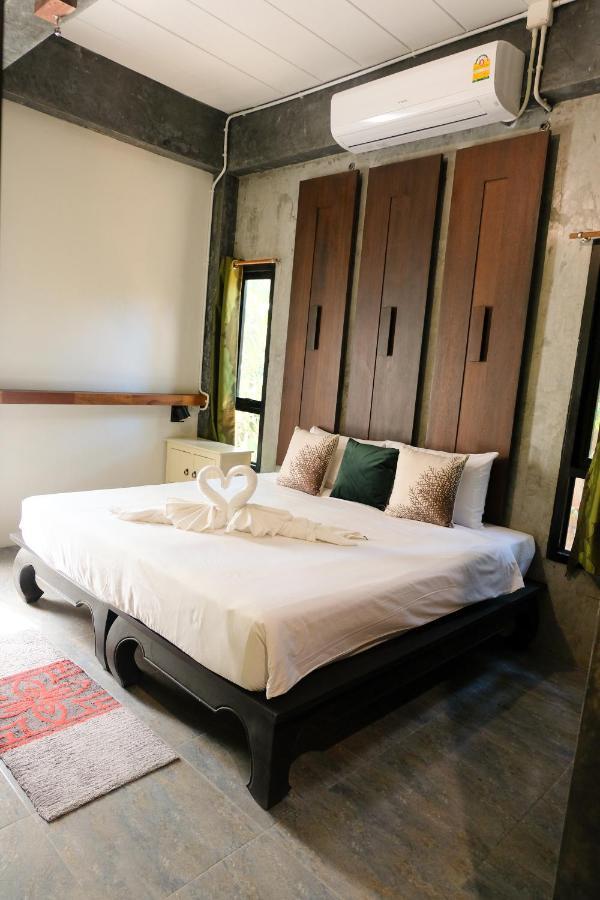 Ao Nang アオナン サード プレイス Bed & Breakfast エクステリア 写真