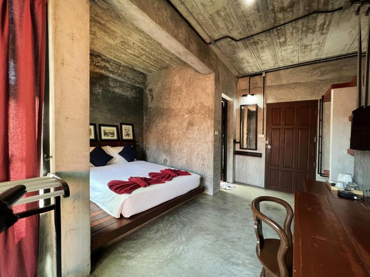 Ao Nang アオナン サード プレイス Bed & Breakfast エクステリア 写真