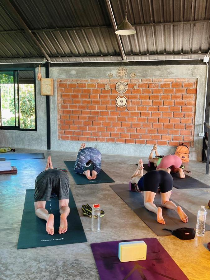 Ao Nang アオナン サード プレイス Bed & Breakfast エクステリア 写真